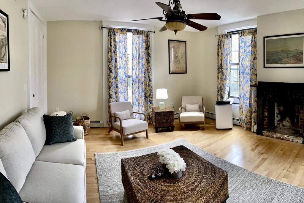Historic Corner Apartment With Patio & Off Street Parking بورتلاند، أوريغون المظهر الخارجي الصورة