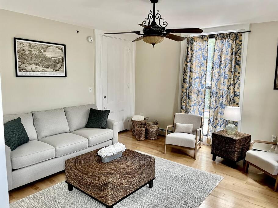 Historic Corner Apartment With Patio & Off Street Parking بورتلاند، أوريغون المظهر الخارجي الصورة