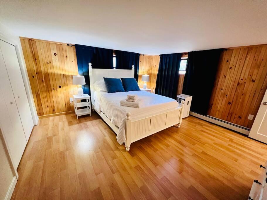 Historic Corner Apartment With Patio & Off Street Parking بورتلاند، أوريغون المظهر الخارجي الصورة