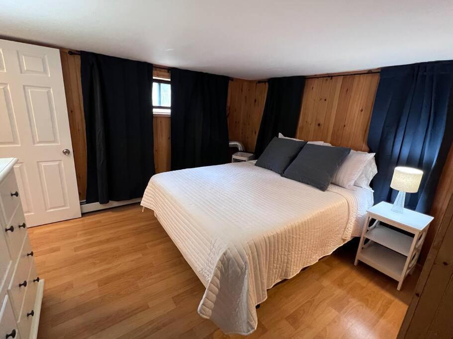 Historic Corner Apartment With Patio & Off Street Parking بورتلاند، أوريغون المظهر الخارجي الصورة