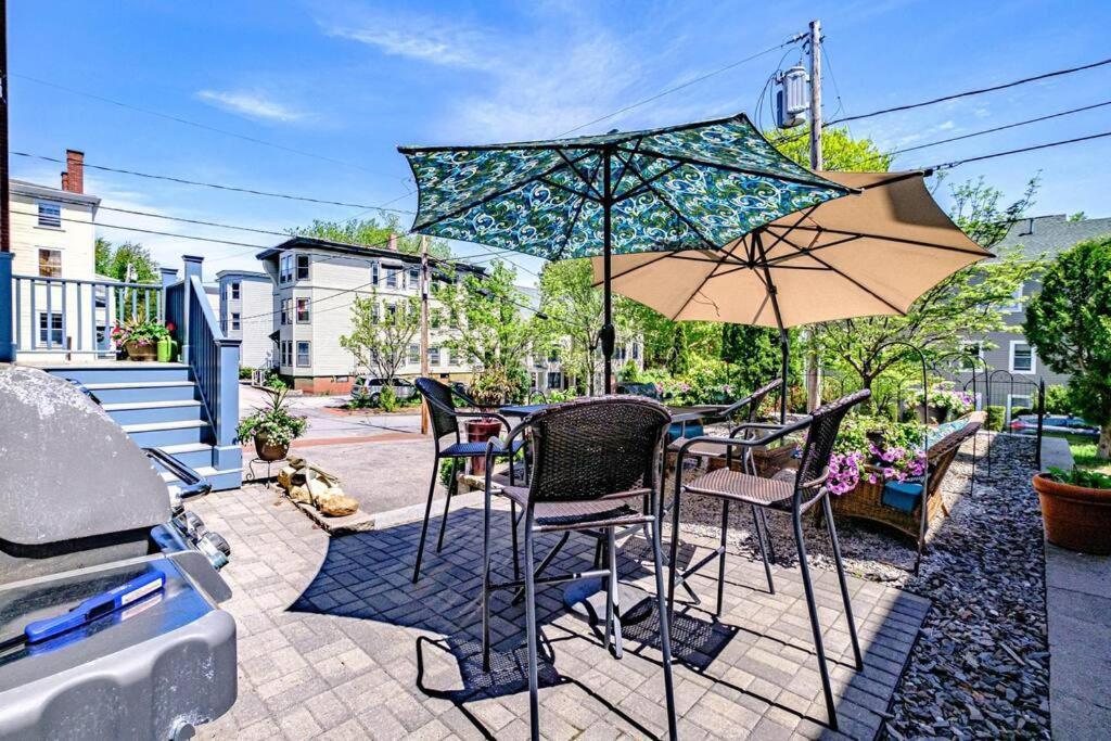 Historic Corner Apartment With Patio & Off Street Parking بورتلاند، أوريغون المظهر الخارجي الصورة