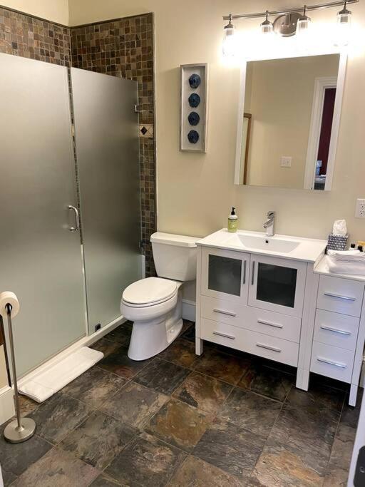 Historic Corner Apartment With Patio & Off Street Parking بورتلاند، أوريغون المظهر الخارجي الصورة