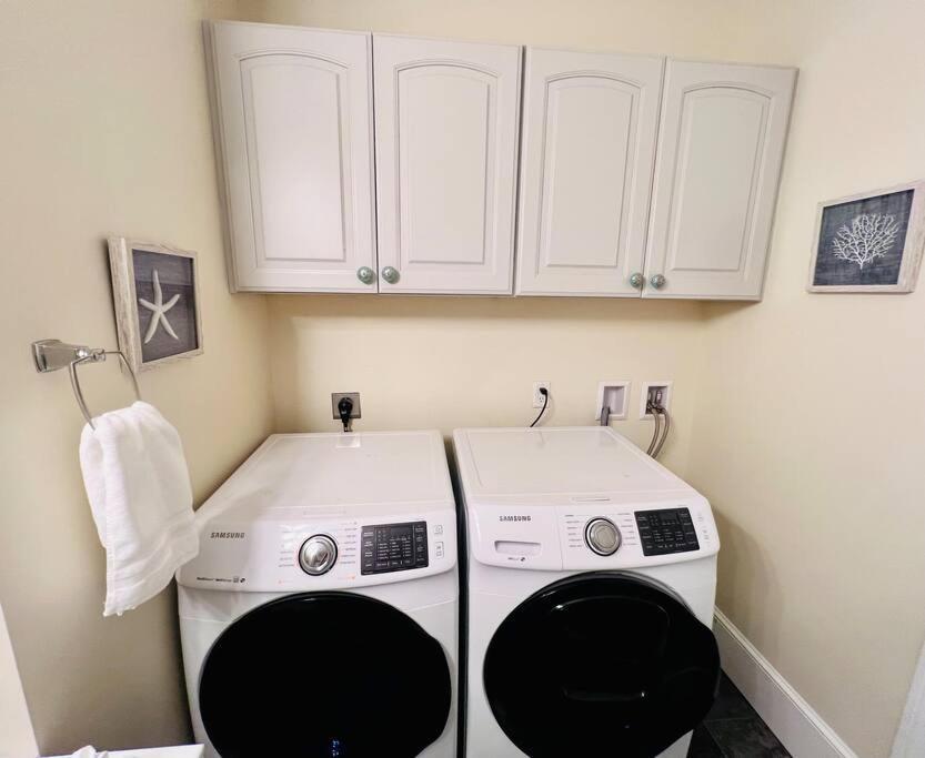 Historic Corner Apartment With Patio & Off Street Parking بورتلاند، أوريغون المظهر الخارجي الصورة