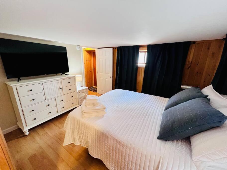 Historic Corner Apartment With Patio & Off Street Parking بورتلاند، أوريغون المظهر الخارجي الصورة